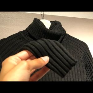 Black turtleNeck long sleeve